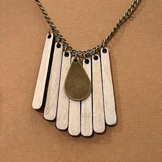 'pedals drop' necklace